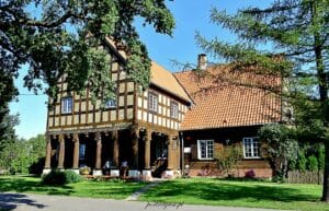 „Dom Podcieniowy” Marynowy – tu przeszłość łączy się z teraźniejszością