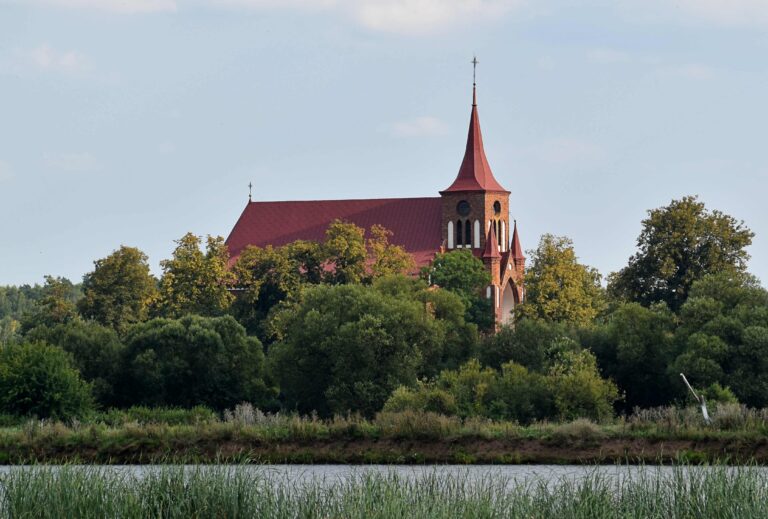 Malowa Góra – historia, natura i spływy kajakowe.