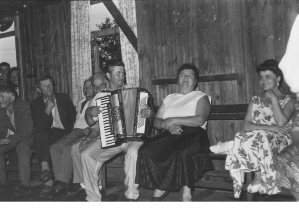 38210 Uczestnicy warsztatow 1995 Choroszczynka Zabawa w